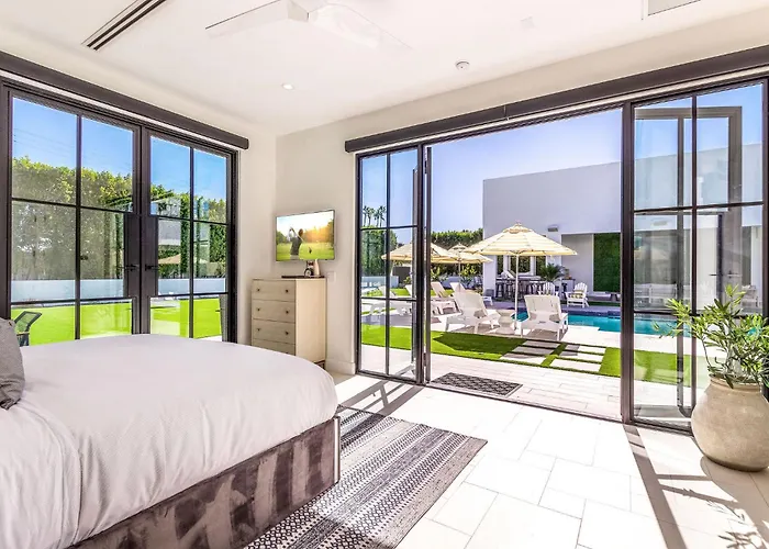 Old Town Scottsdale Luxury Villa - Heated Pool, Spa, Rooftop Deck, Sauna, Speakeasy