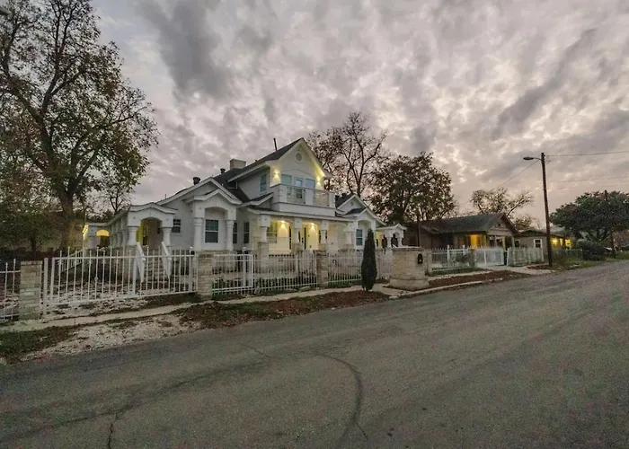 Stunning 6Br Victorian Sleeps 25 Villa San Antonio