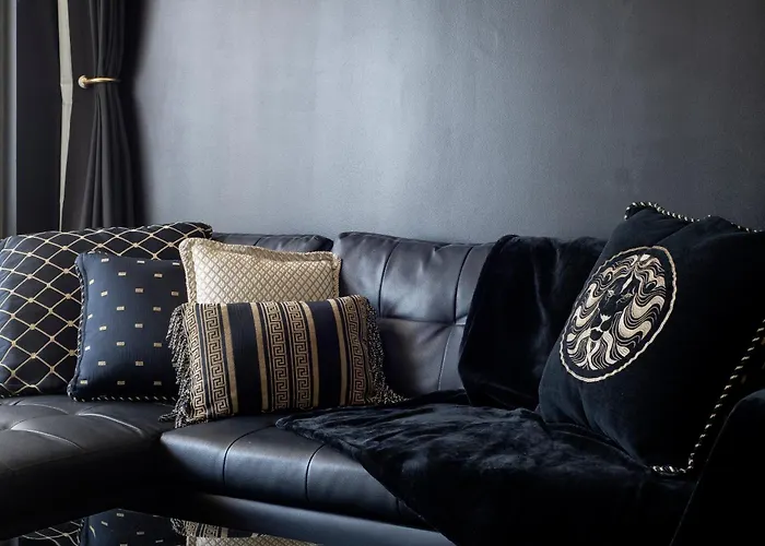 Versace Themed Hotel Room In Prime Location Gold Coast