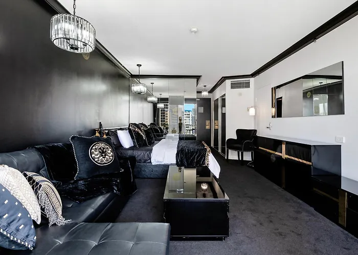 Versace Themed Hotel Room In Prime Location Gold Coast