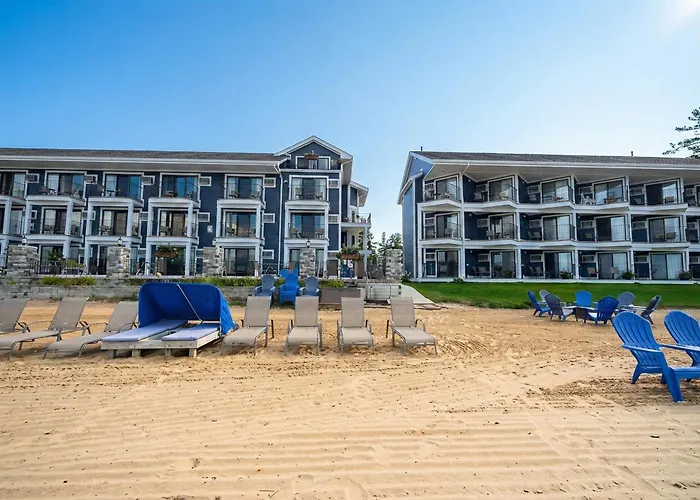 Pointes North Beachfront Hotel - 2 Person Spa Tub Studios Traverse City