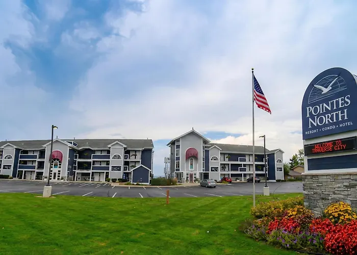 Pointes North Beachfront Hotel - 2 Person Spa Tub Studios Traverse City