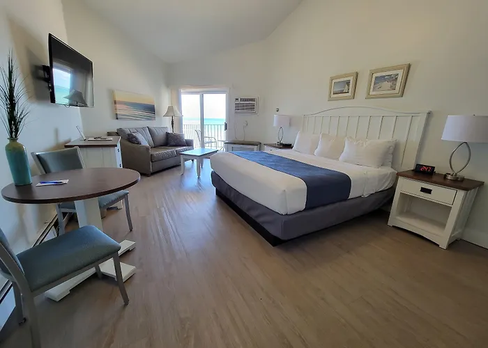 Pointes North Beachfront Hotel - 2 Person Spa Tub Studios Traverse City